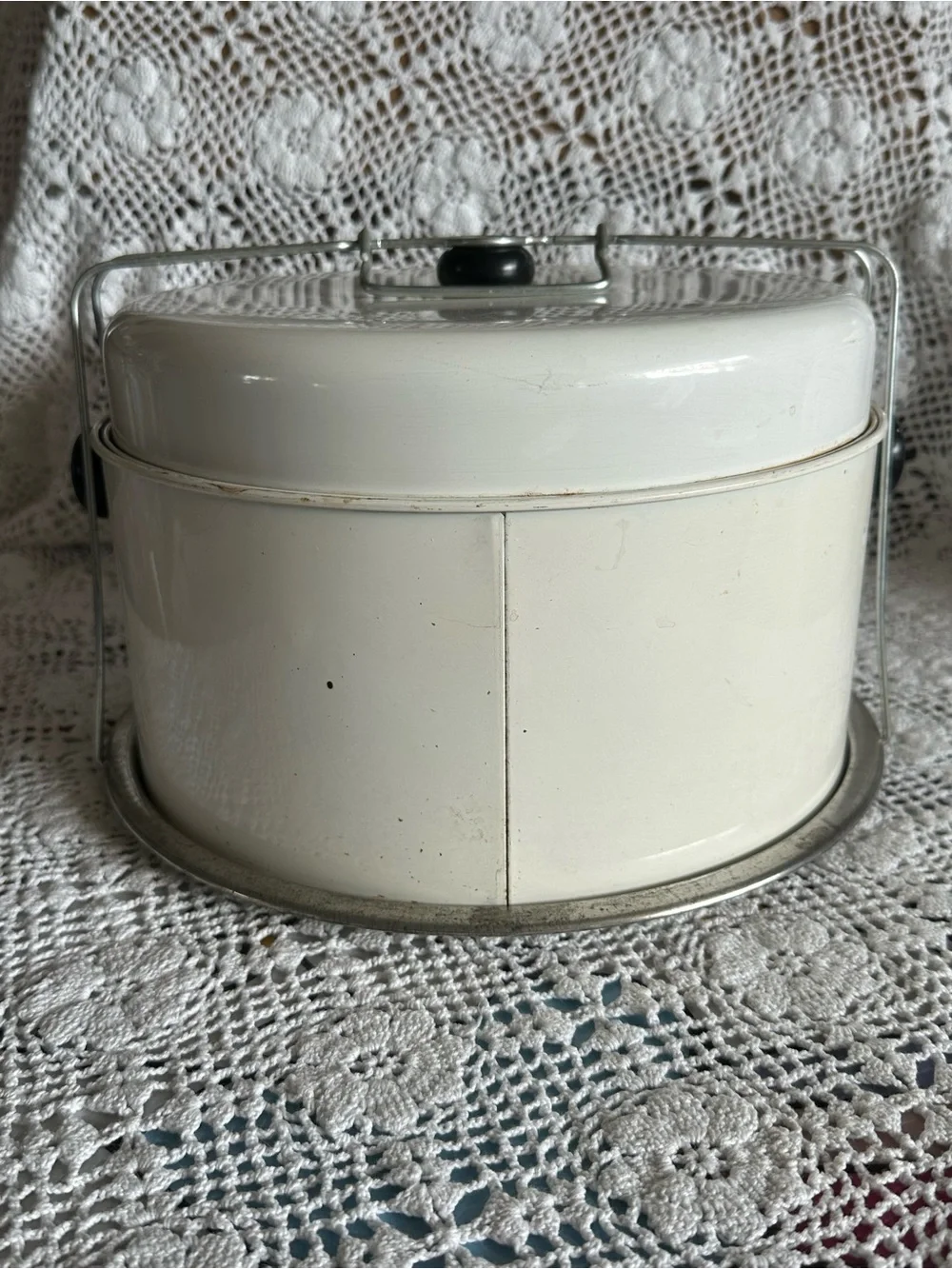 Vintage Mid-Century Modern Lincoln BeautyWare White Cake/Pie Carrier Scottie Dog